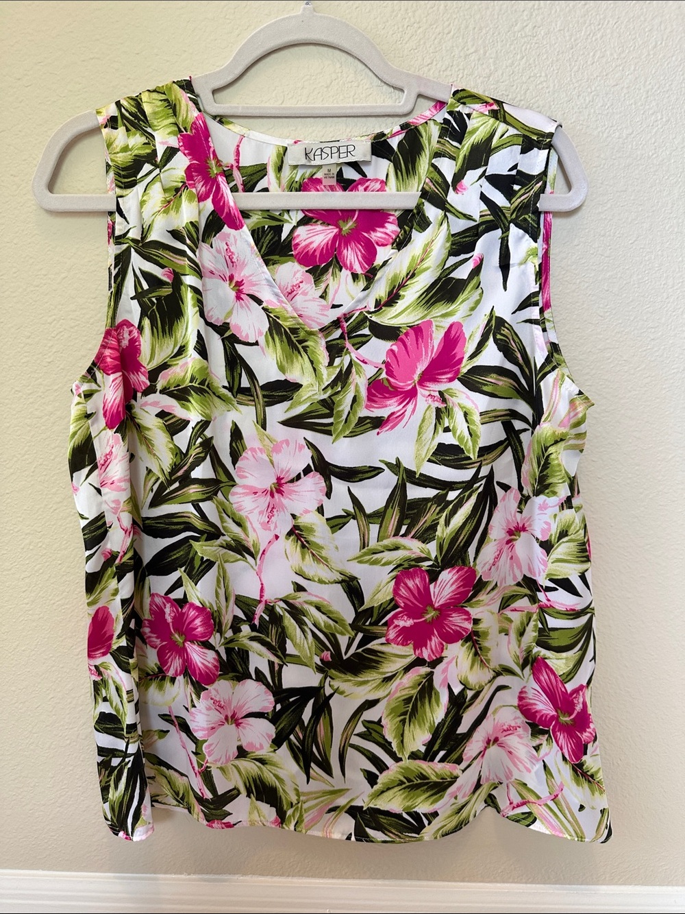 Kasper White Tropical Floral V-Neck Sleeveless Top